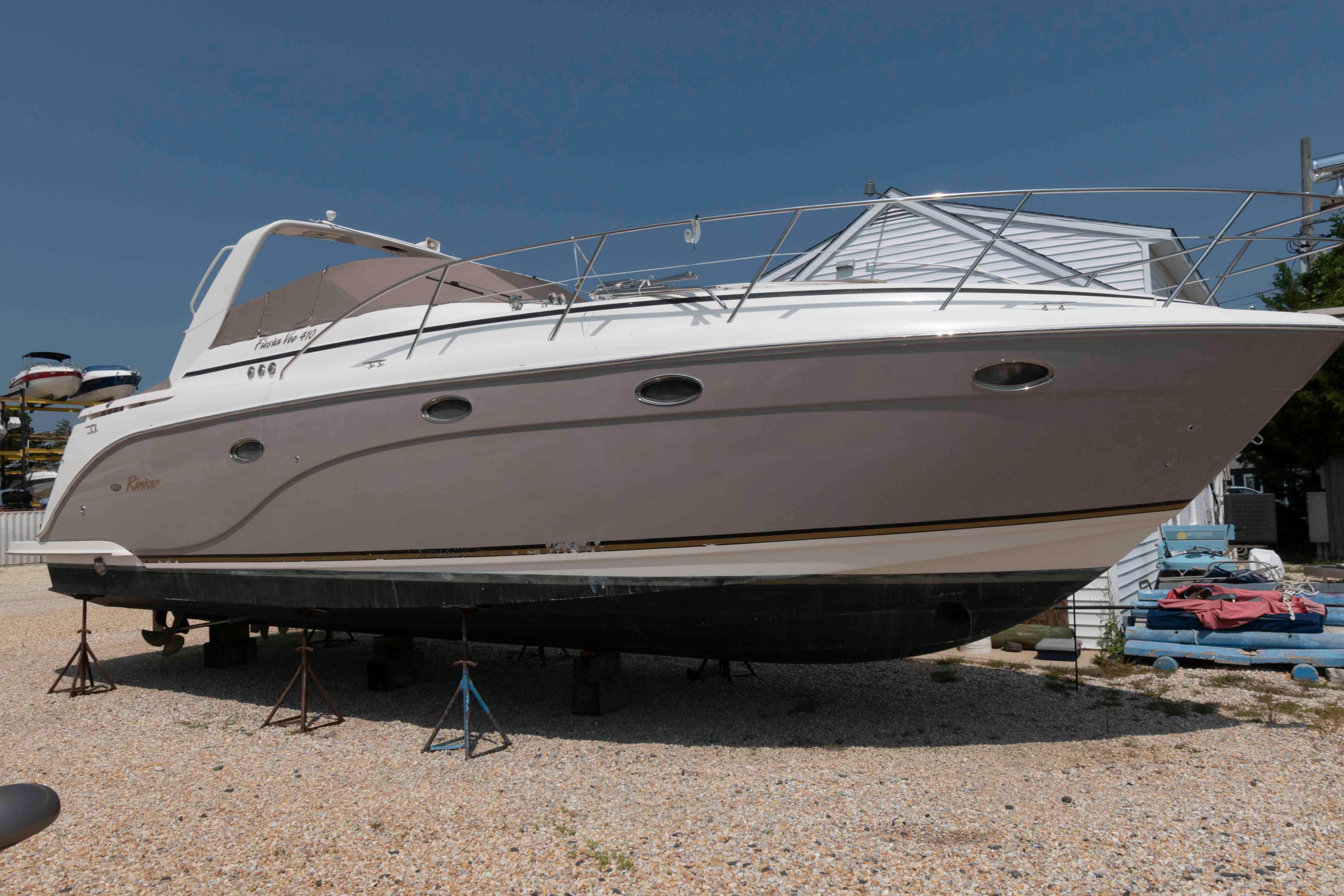 2006 Rinker 410 Express Cruiser