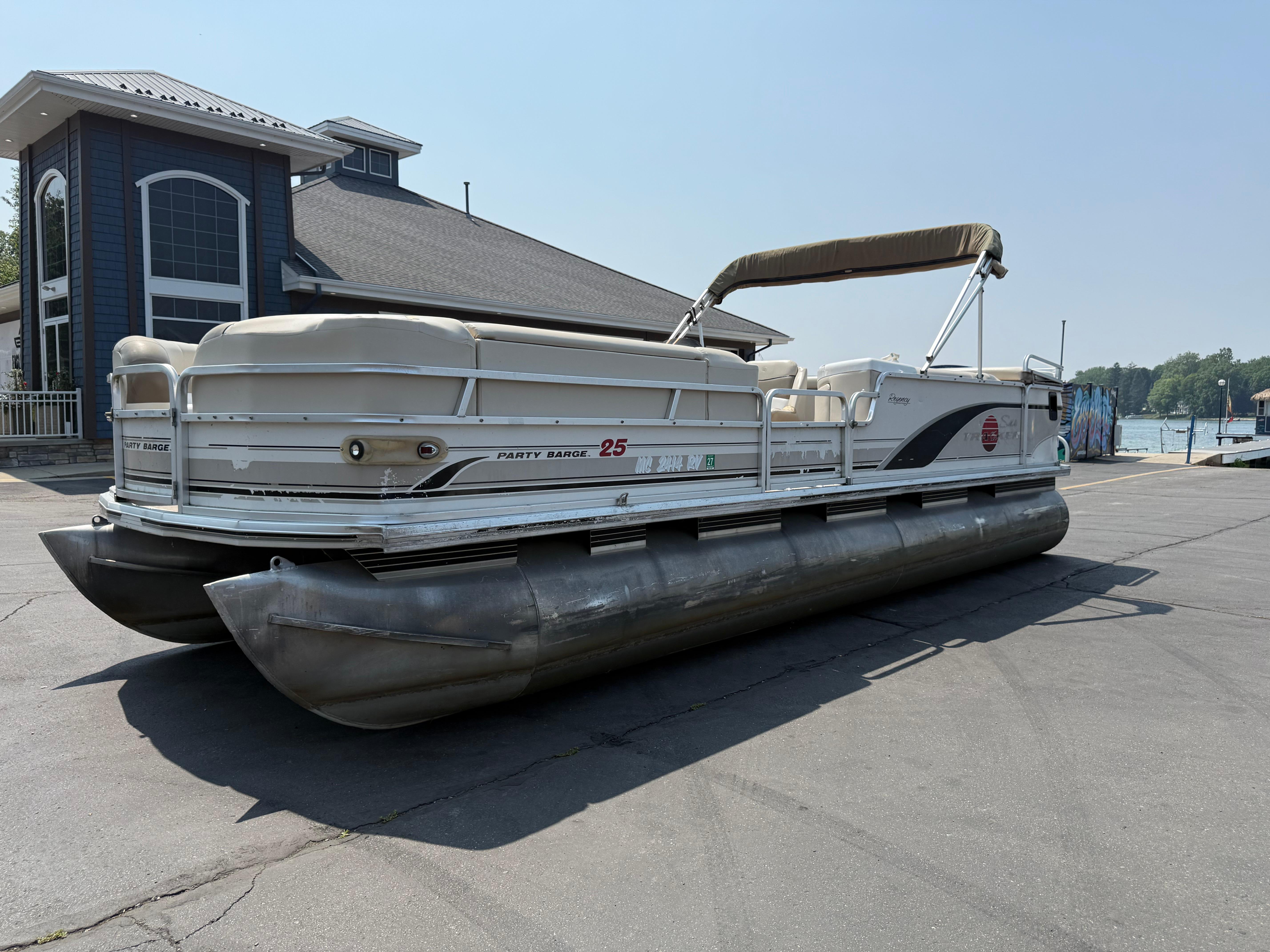 2000 Sun Tracker PARTY BARGE 25