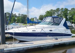 Cruisers 280 Cxi 2004 Cruisers 280CXi boat docked at a marina with trees in the background.