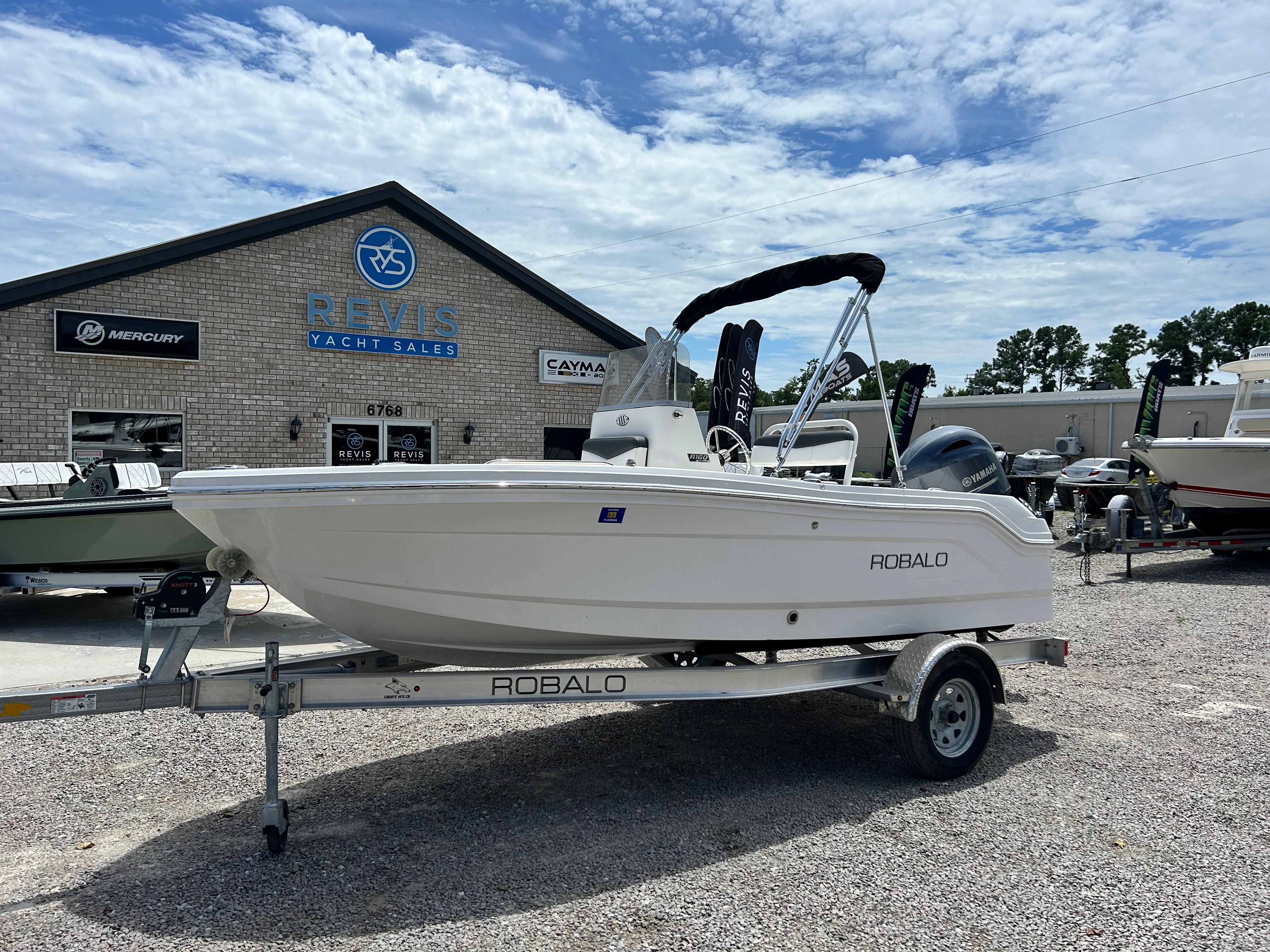 2025 Robalo R160 Center Console
