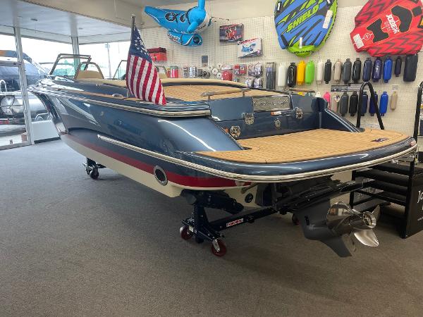 2025 Chris-Craft Launch 27
