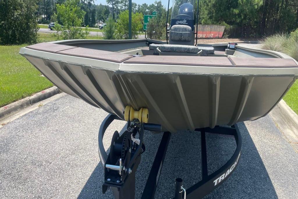 Tracker Grizzly 2072 CC 2026 Tracker Grizzly 2072 CC boat on trailer, parked outdoors.