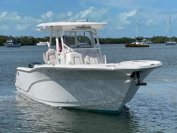 2020 Sea Fox 328 Commander
