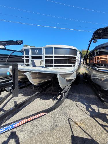 Trifecta 22TRFCLE275 2025 Trifecta 22TRFCLE275 pontoon boat on trailer under clear blue sky.