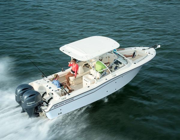 Grady-White 255 FREEDOM 2025 Grady-White 255 FREEDOM boat cruising on open water.