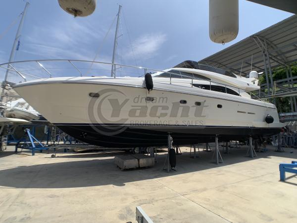 2005 Ferretti Yachts 530