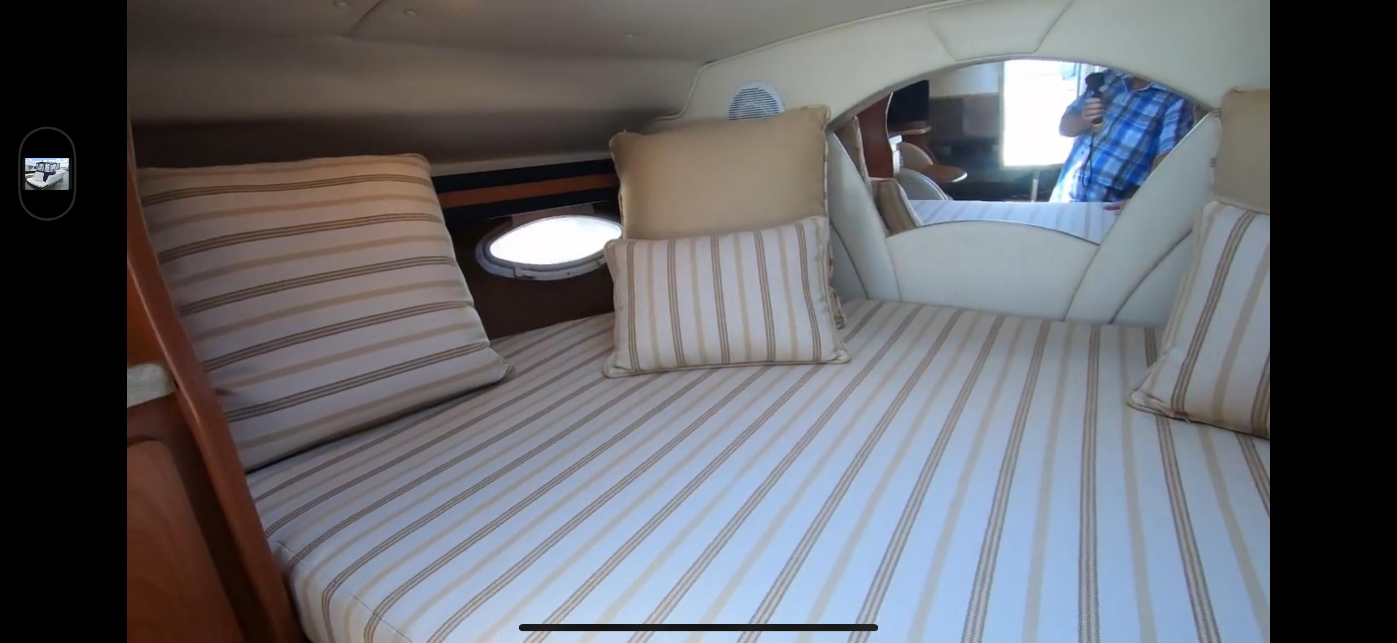 2006 Rinker 320 Express Cruiser