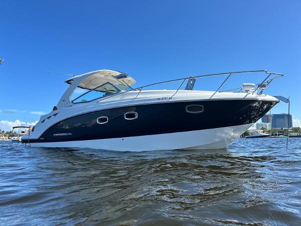 Chaparral 330 Signature 2014 Chaparral 330 Signature boat on water under clear blue sky.