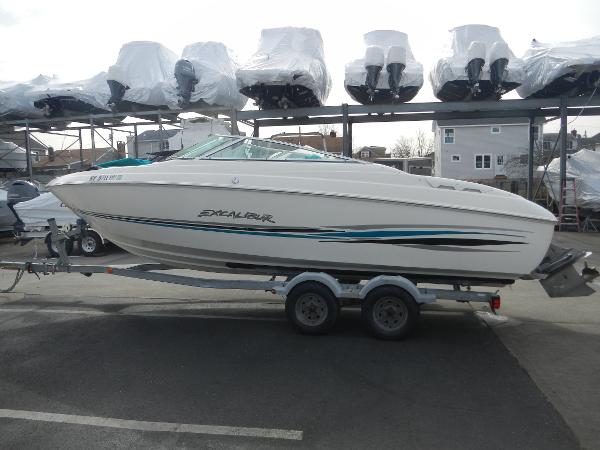 Wellcraft EXCALIBUR 2000 Wellcraft EXCALIBUR boat on a trailer in a marina storage area.