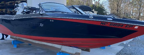2019 MasterCraft XT25