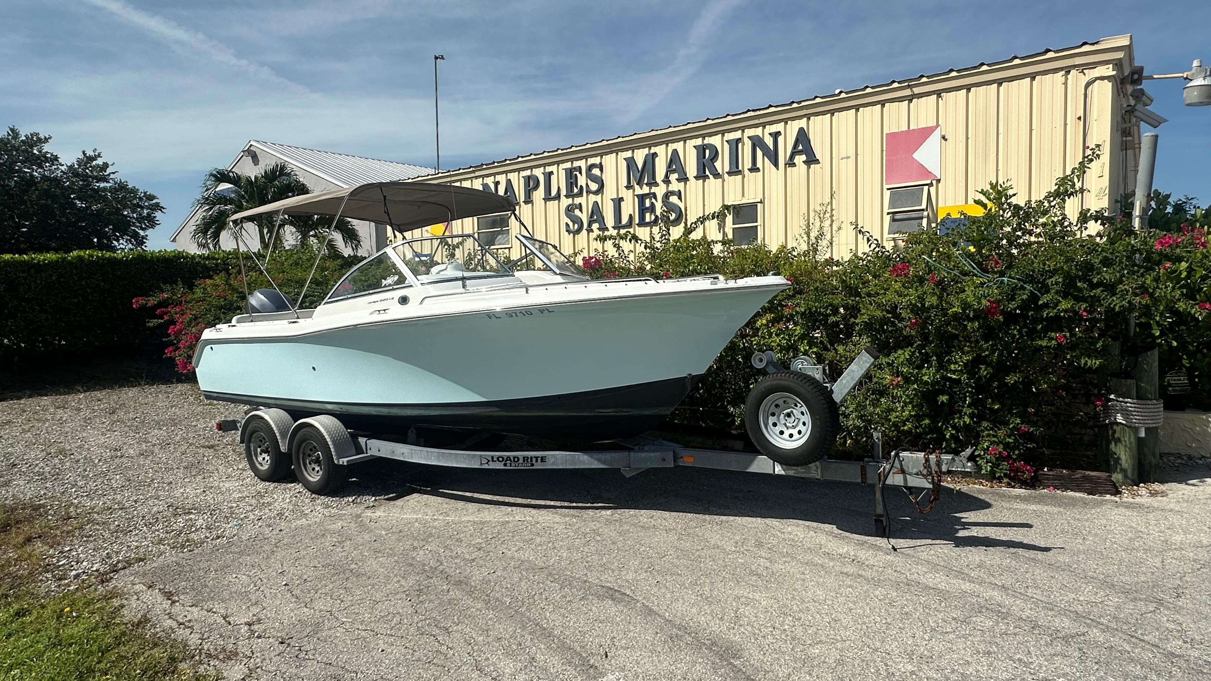 2012 Sea Hunt Escape 220 LE