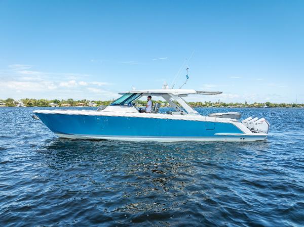 2021 Tiara Sport 43 LS