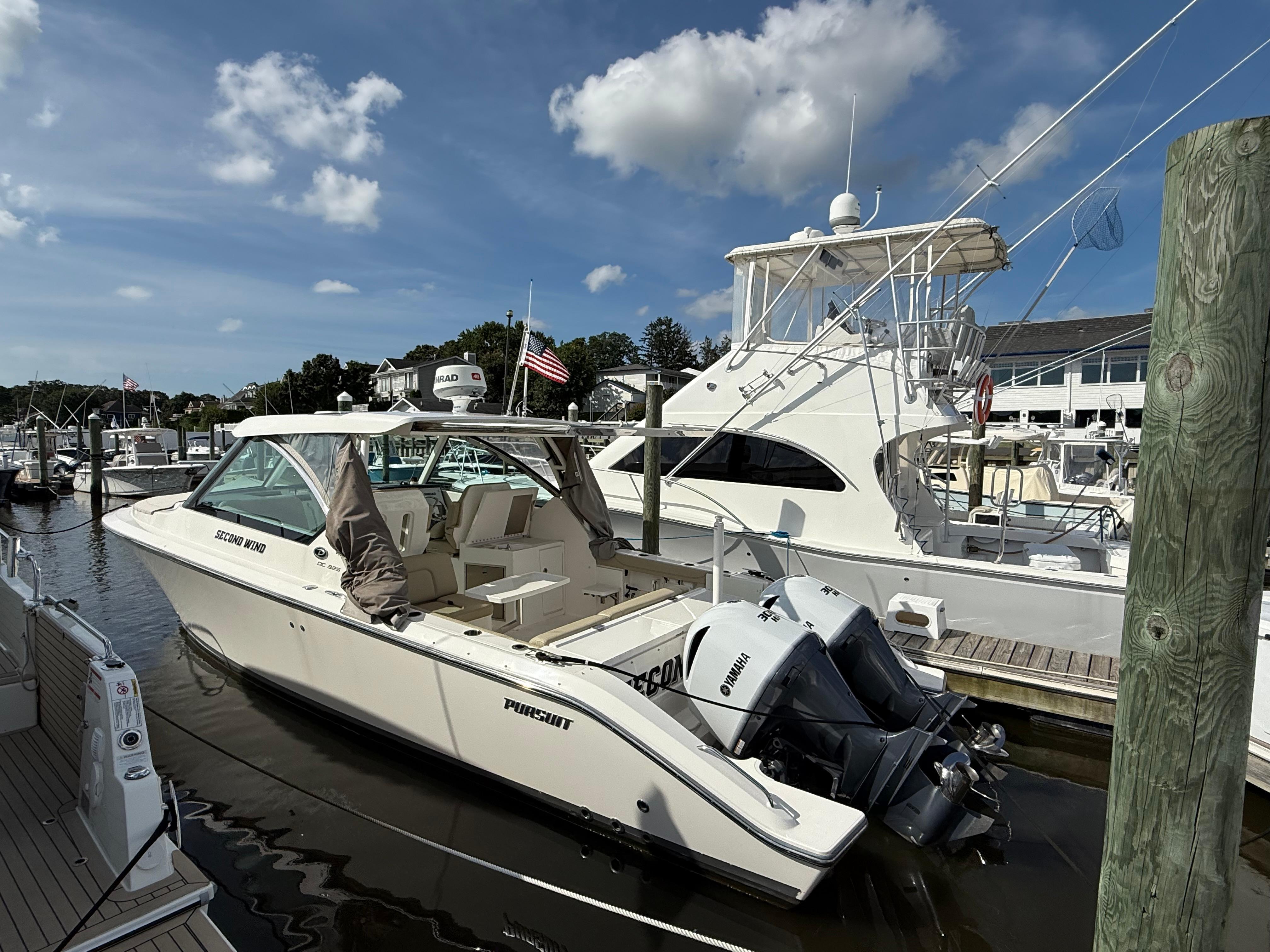 2017 Pursuit DC 325 Dual Console