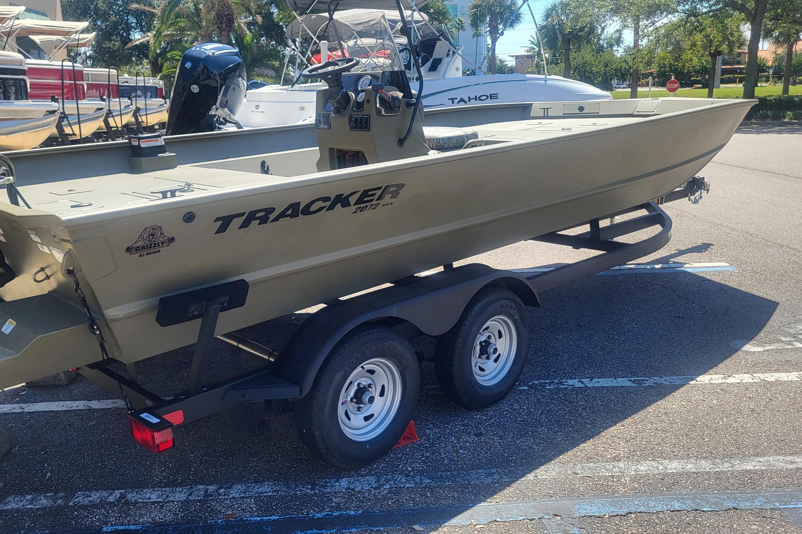2026 Tracker Grizzly 2072 CC