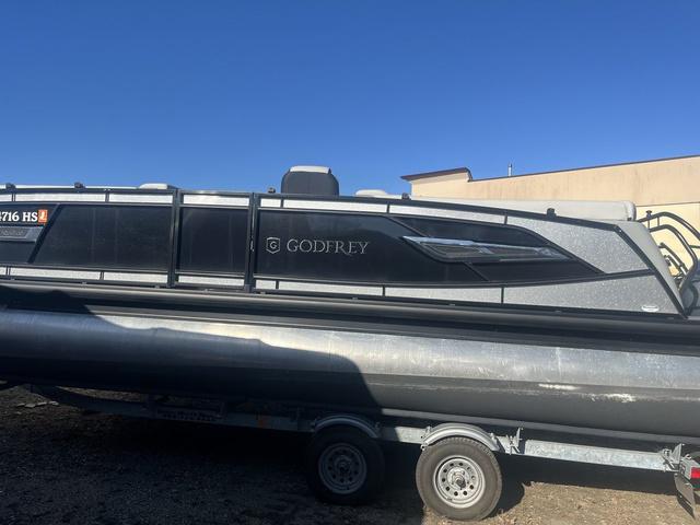 2023 Godfrey AquaPatio 235 ULC iMPACT plus Package (29 in. Cent