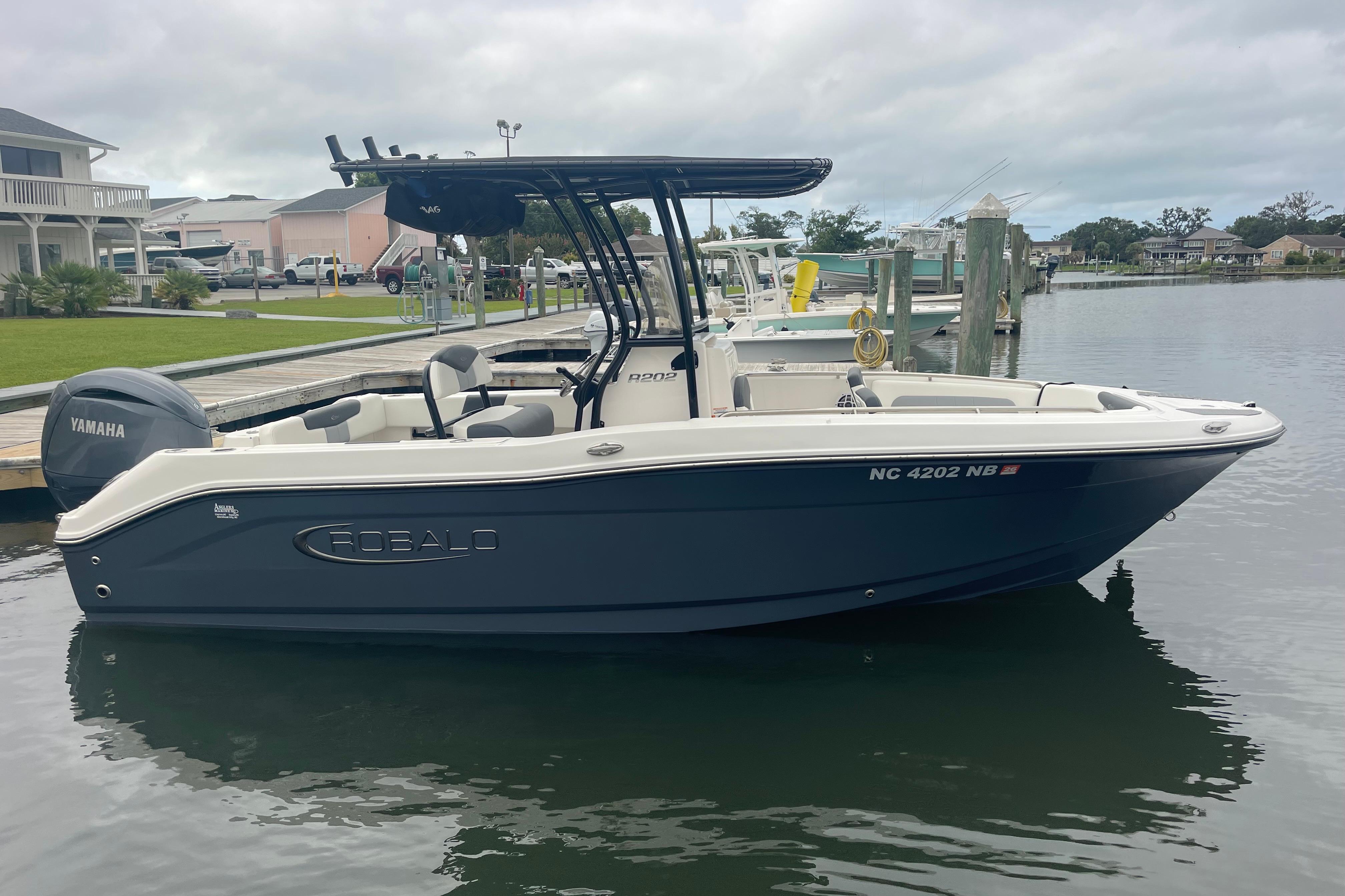 2024 Robalo R202 Explorer