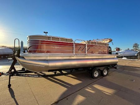 2023 Sun Tracker Party Barge 20 DLX, Brainerd Minnesota 