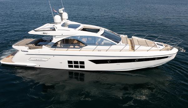 Azimut S6 2023 Azimut S6 yacht cruising on open water, showcasing sleek design and luxury features.