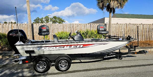 Tracker Pro Team 195 Tournament Edition 2025 Tracker Pro Team 195 Tournament Edition boat on trailer, parked outdoors.