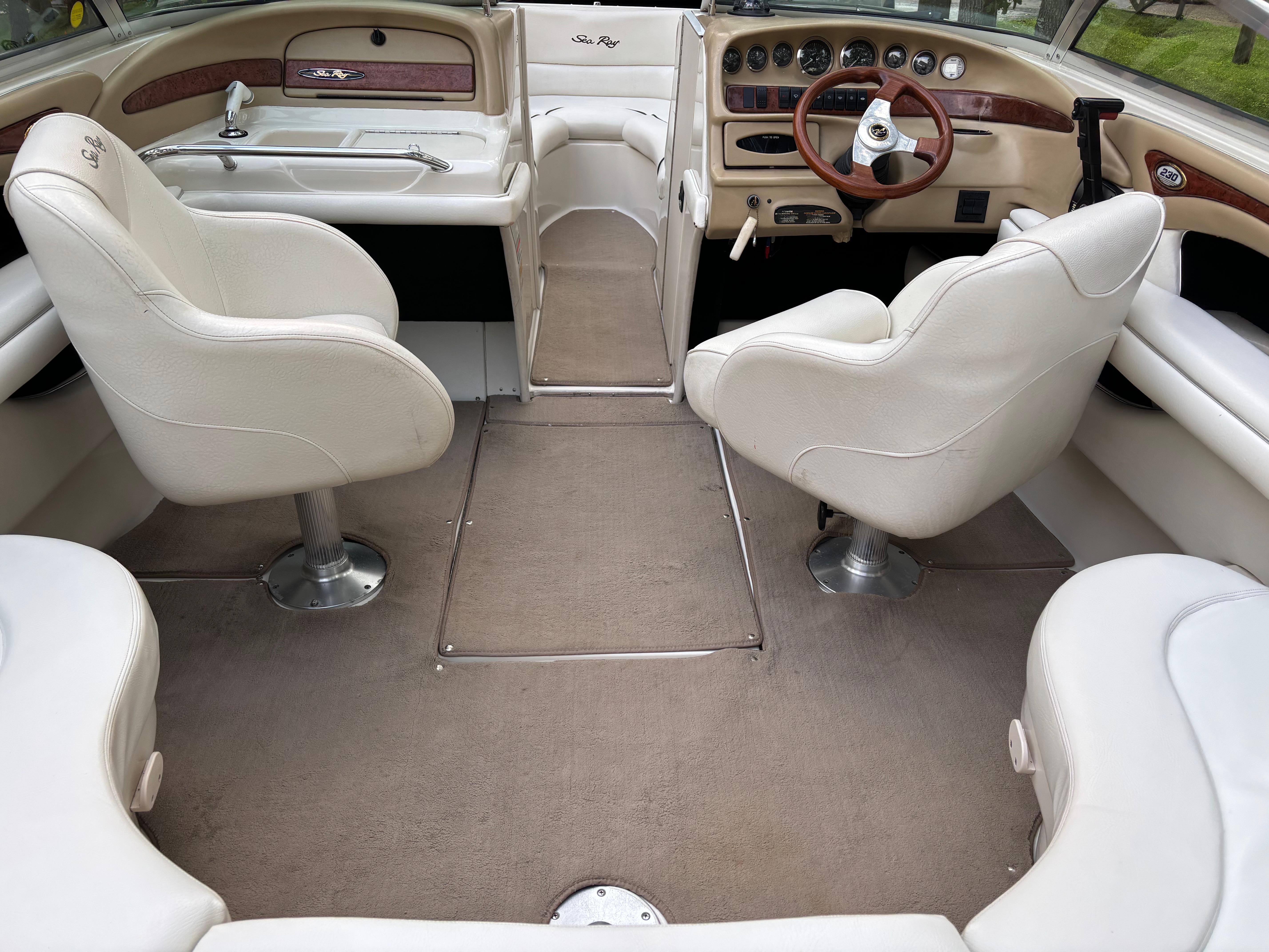1999 Sea Ray 230 signature select
