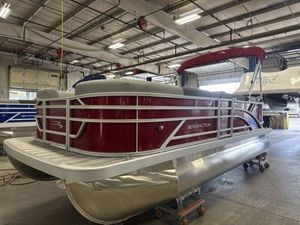 Bennington 188SL 2026 Bennington 188SL pontoon boat in a warehouse setting.