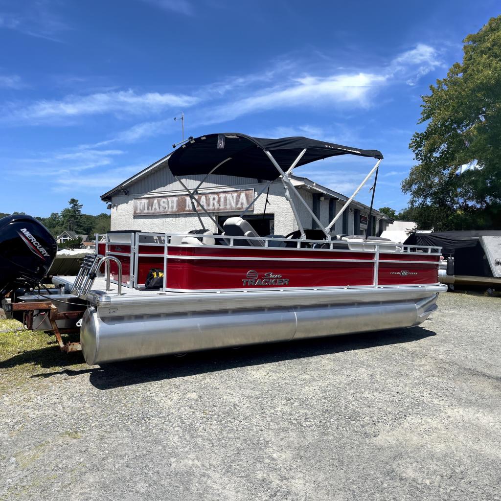 2026 Sun Tracker Fishin' Barge 22 DLX