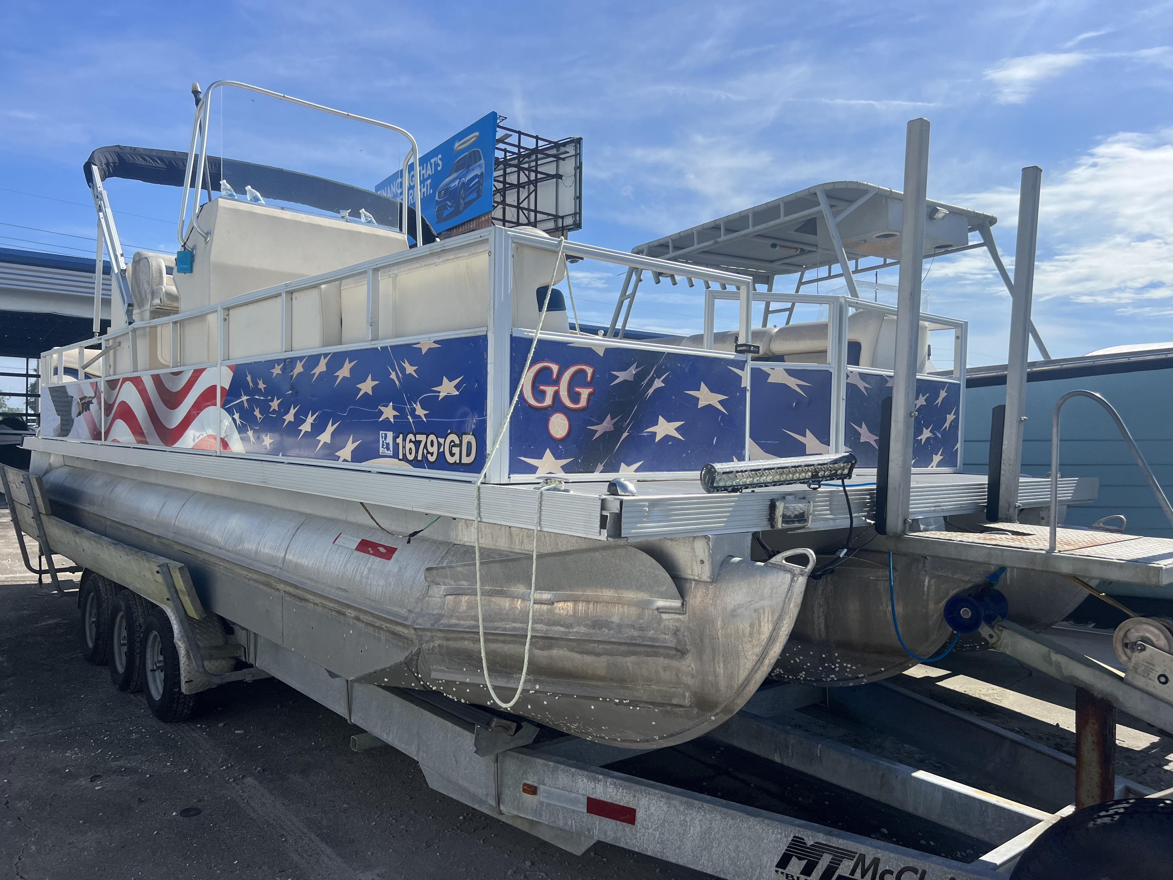 Fire Marine 27 Tritoon