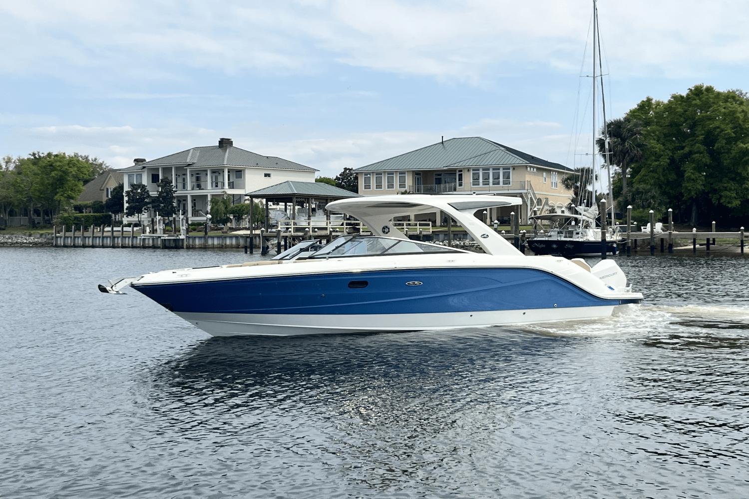 Sea Ray SLX 310 Outboard