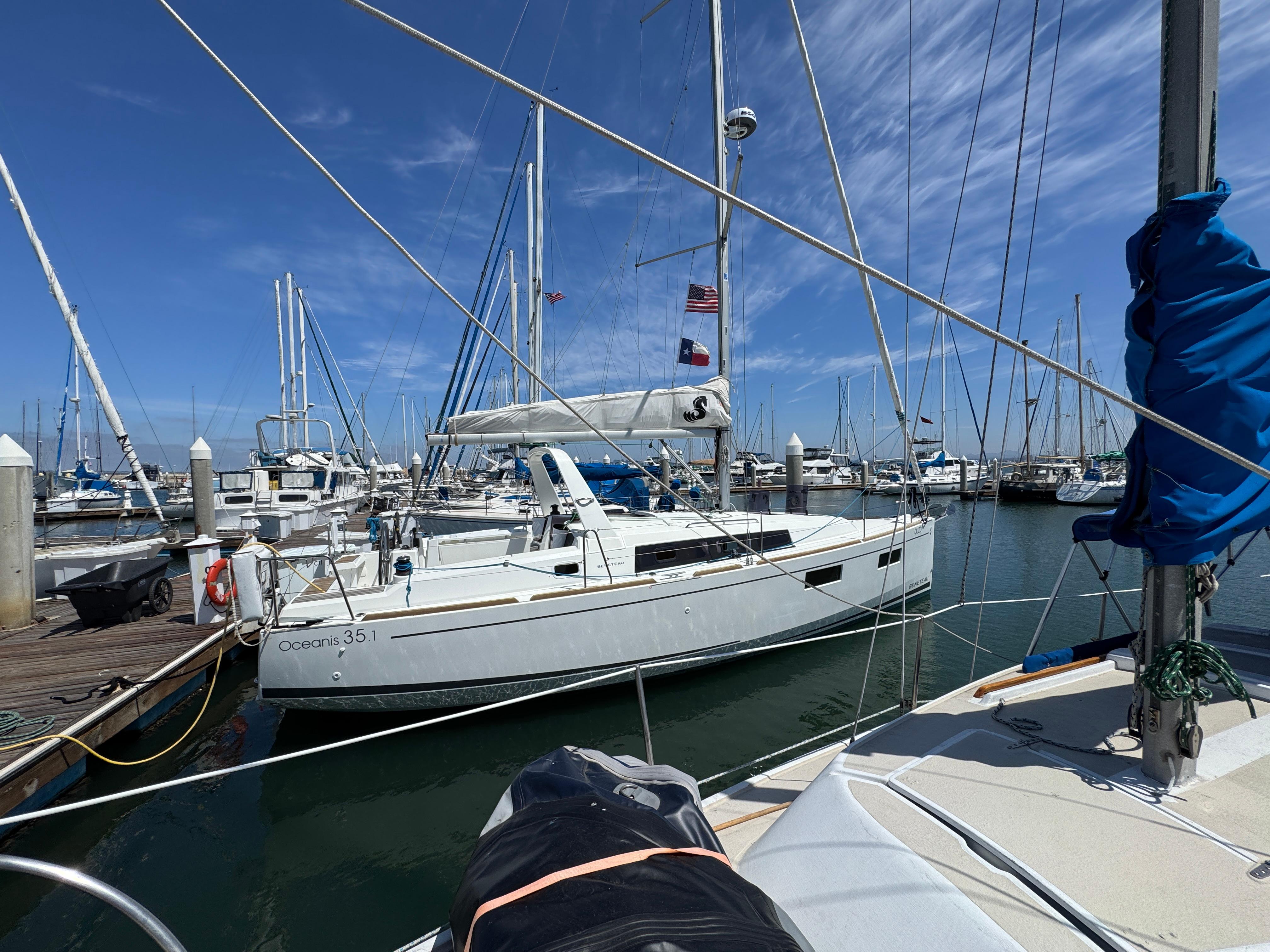 2021 Beneteau Oceanis 35.1