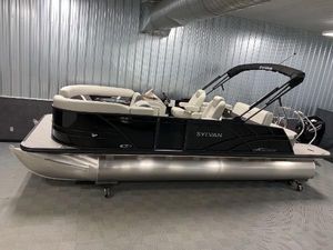 Sylvan Mirage X3 CLZ DH Tritoon - Mercury 150HP 2025 Sylvan Mirage X3 CLZ DH Tritoon with Mercury 150HP in showroom.