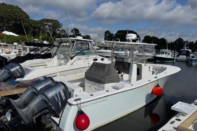 Southport 28 Center Console 2007 Southport 28 Center Console boat docked with twin Yamaha engines.