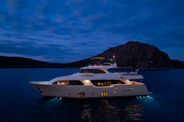 Custom Line Navetta 26 Crescendo Custom Line Navetta 26 Crescendo 2014