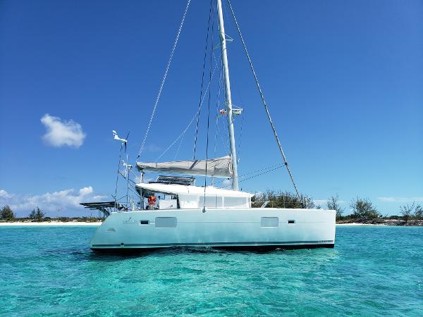 Lagoon 400 owner's version