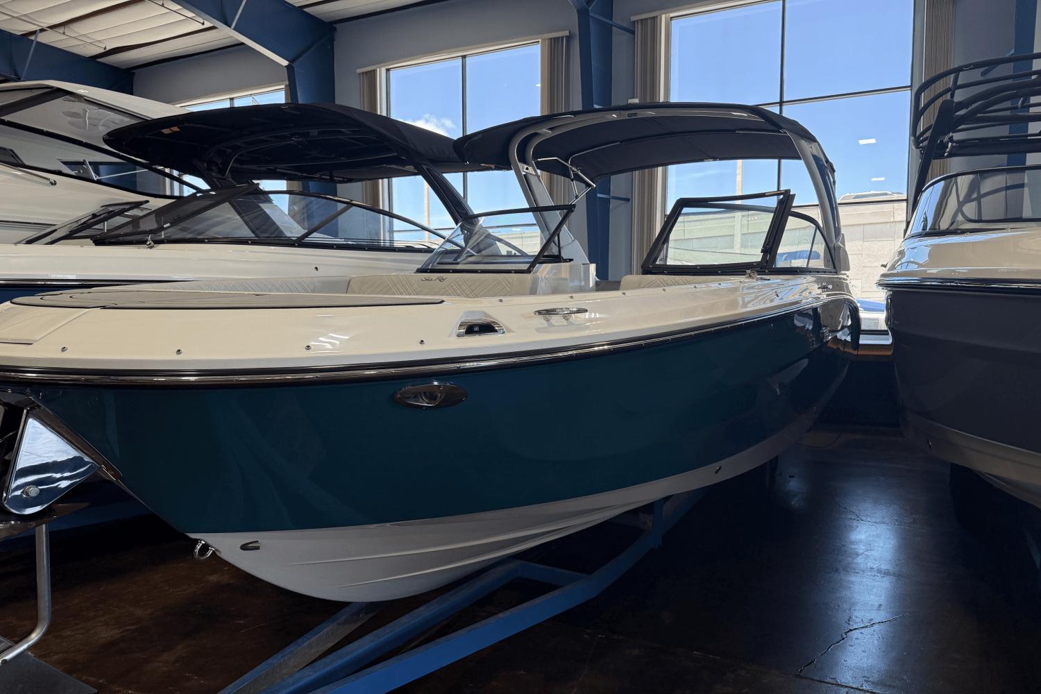 2025 Sea Ray SDX 270 Outboard