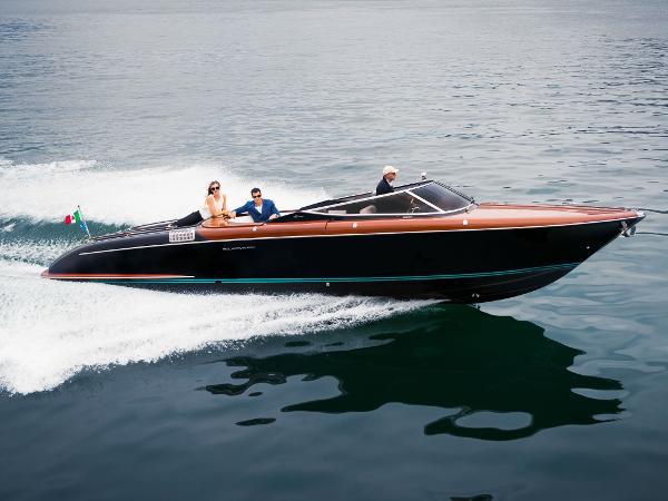 Riva Aquariva 33 2015 Riva 33' Aquariva Super cruising on open water with passengers.