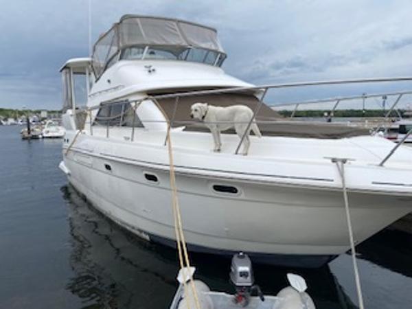 2003 Cruisers Yachts 3750 Motoryacht