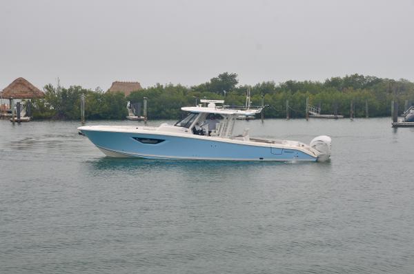2023 Pursuit 428 Sport