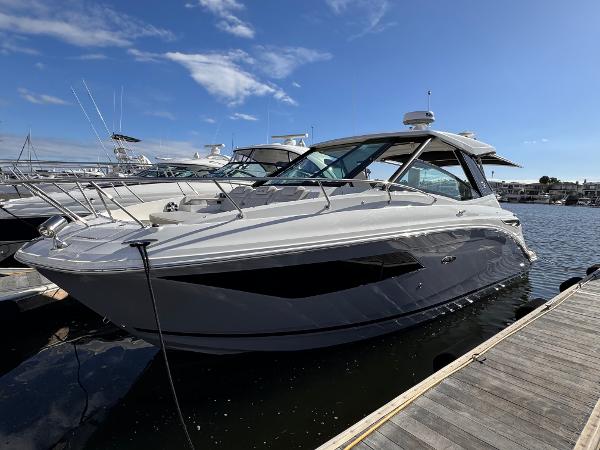 2023 Sea Ray Sundancer 320 Outboard