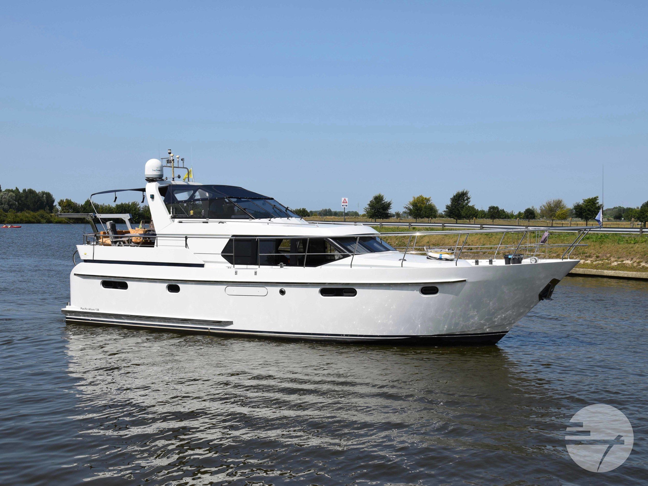 1999 Pacific Allure 136