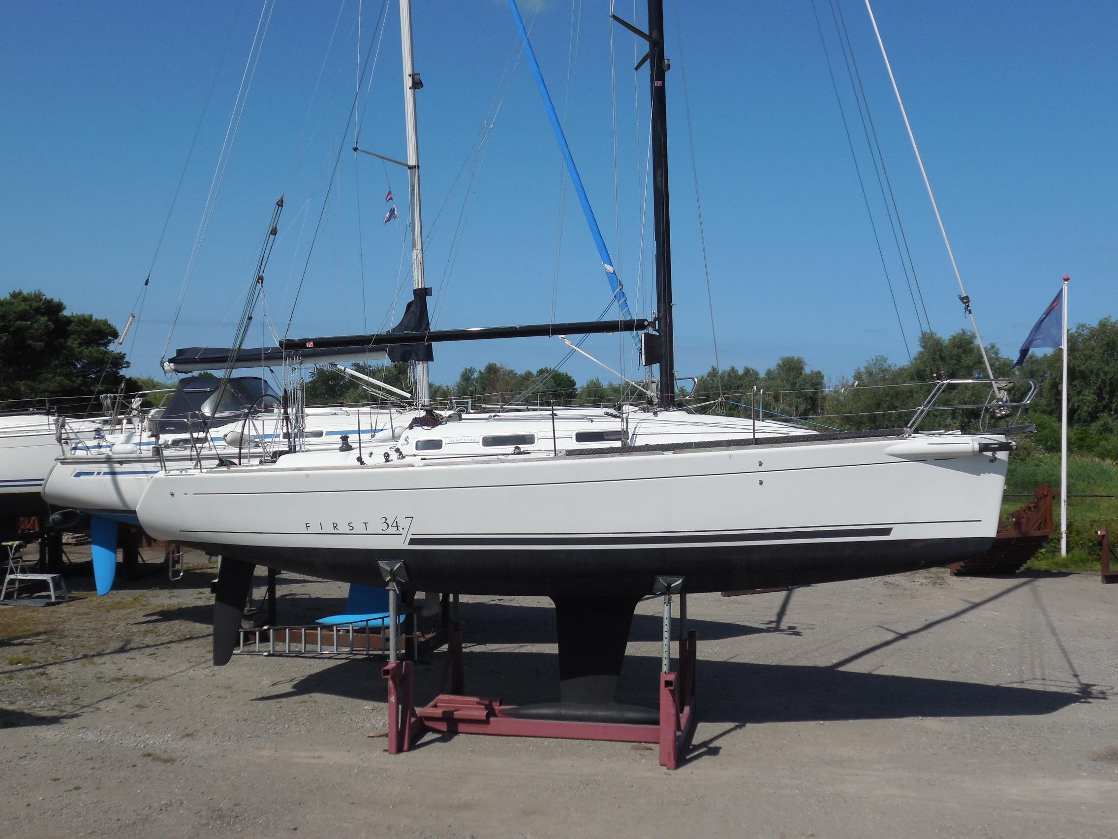2006 Beneteau First 34.7 Carbon Mast
