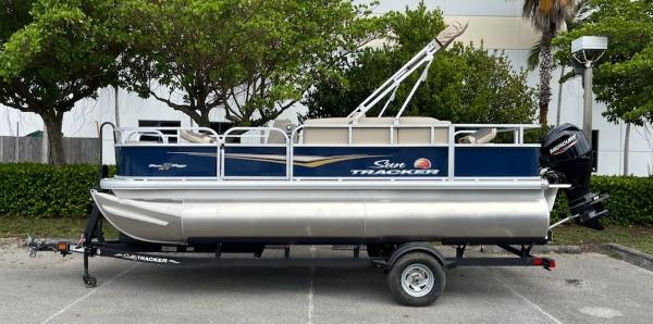 2025 Sun Tracker Bass Buggy 18 DLX