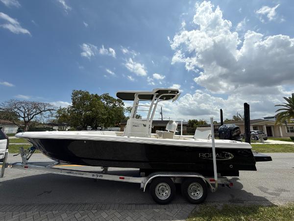 2021 Robalo 246 Cayman SD