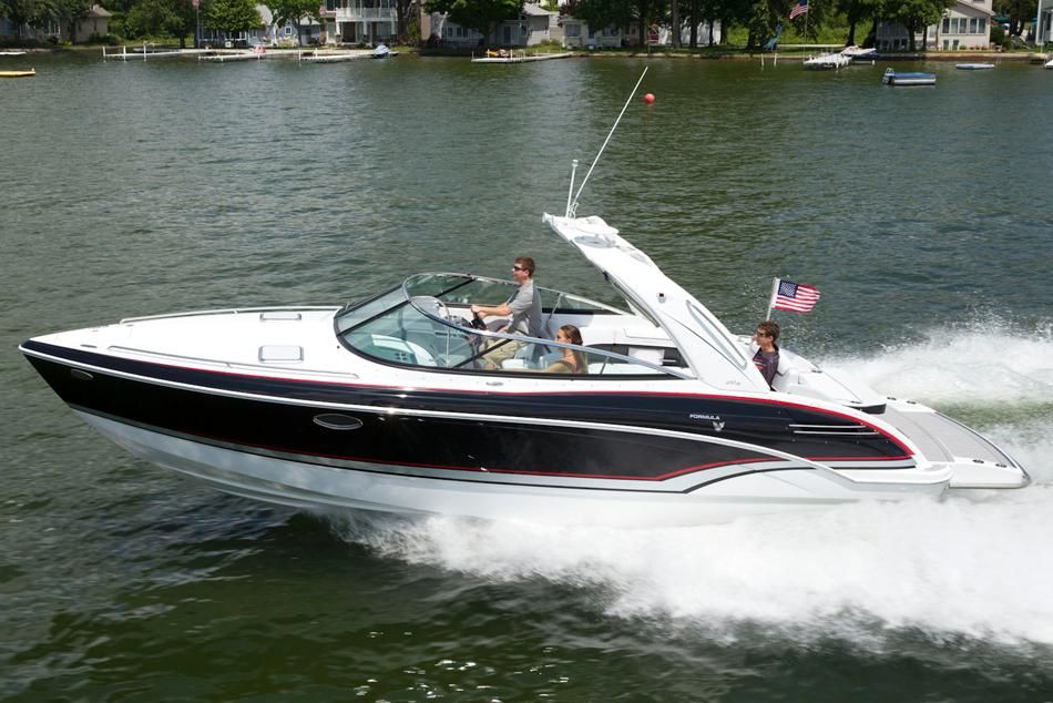 Formula 290 Sun Sport 2014 Formula 290 Sun Sport boat cruising on a lake.
