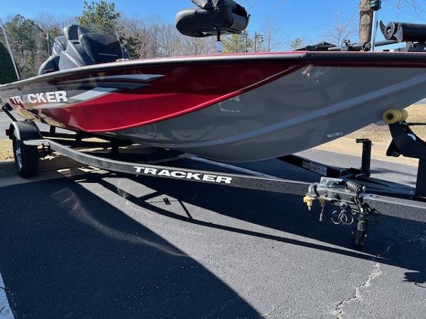 2025 Tracker Pro Team 175