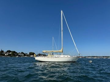 1976 Pearson 35