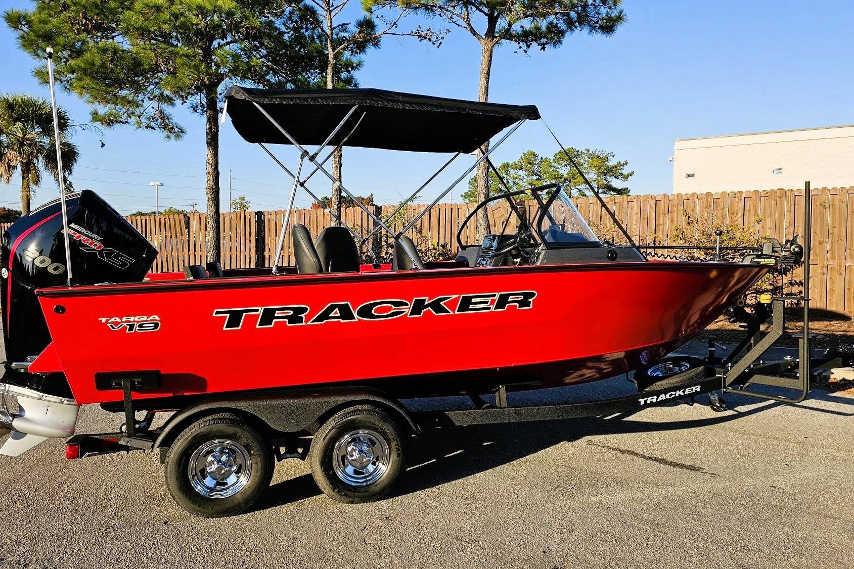 2026 Tracker Targa V-19 Combo