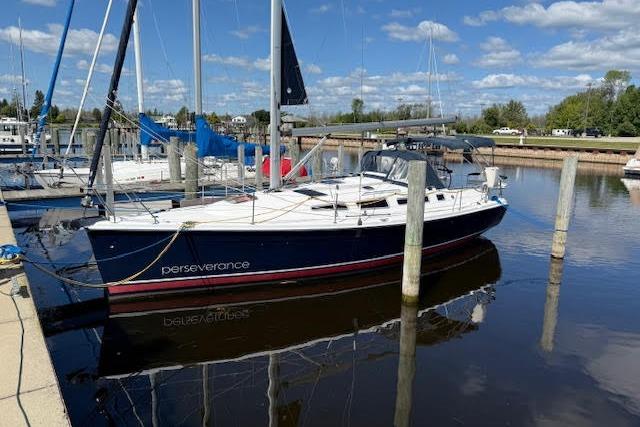 2005 Hunter 38