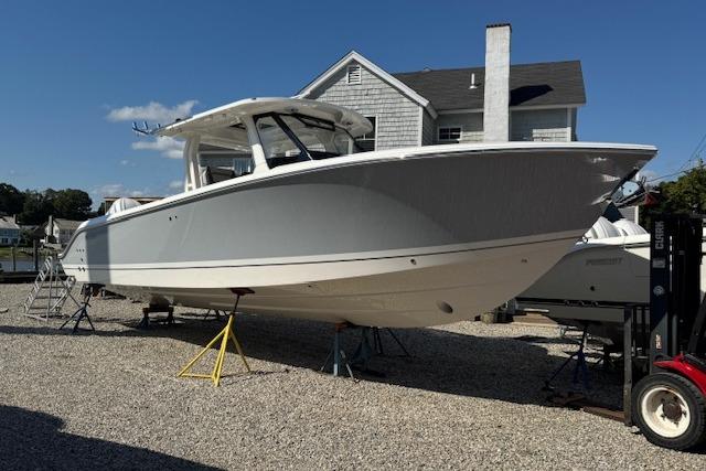 Pursuit S 328 Sport