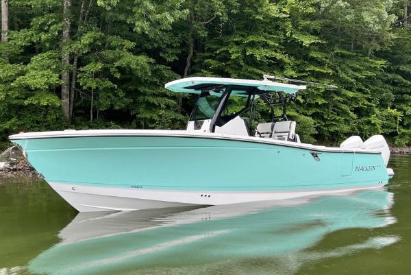 2023 Blackfin 302 CC