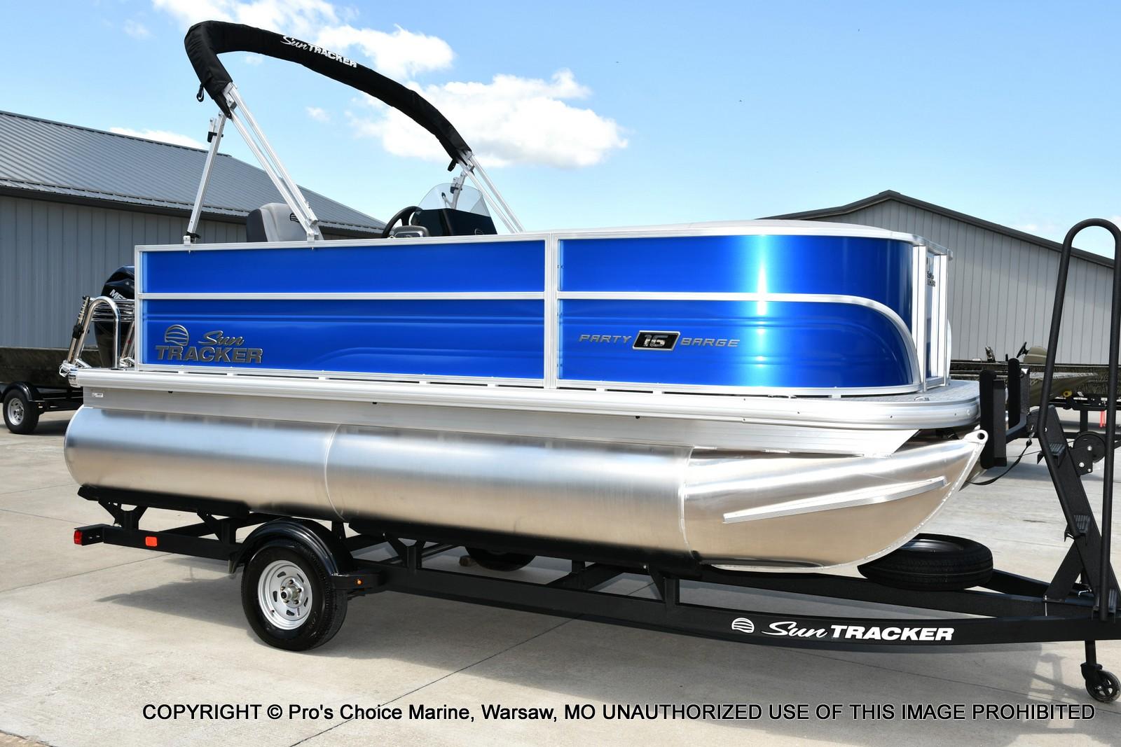 2026 Sun Tracker Party Barge 16